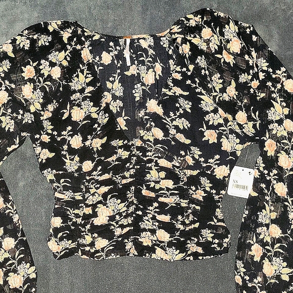 ⚠️Free People NWT⚠️ Final Rose Top, Black Combo Floral, Size XS - Picture 3 of 11